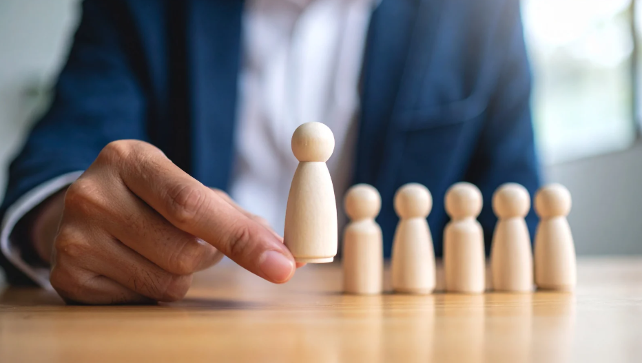 How can we make veterinary leadership more representative of the profession? (LVS25)